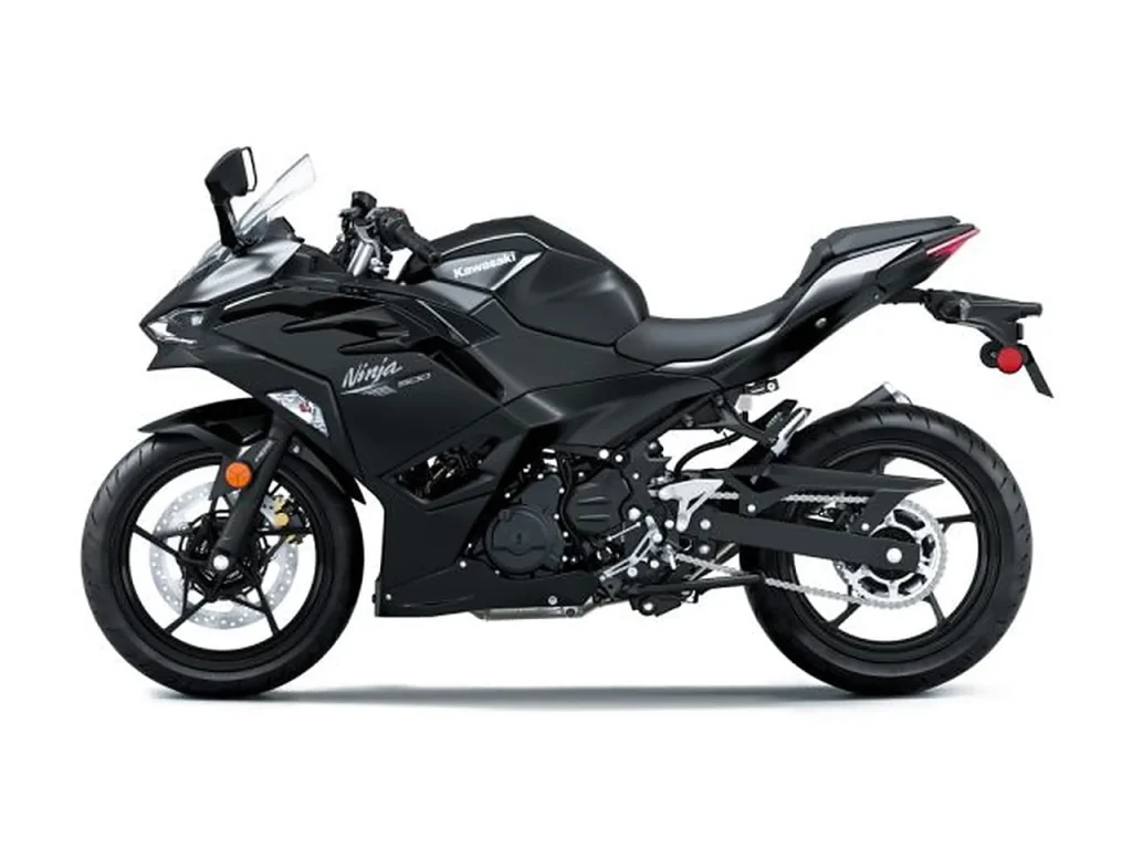 2026 Kawasaki Ninja 500 side profile showing the full fairing, single front disc and 17 inch wheels
