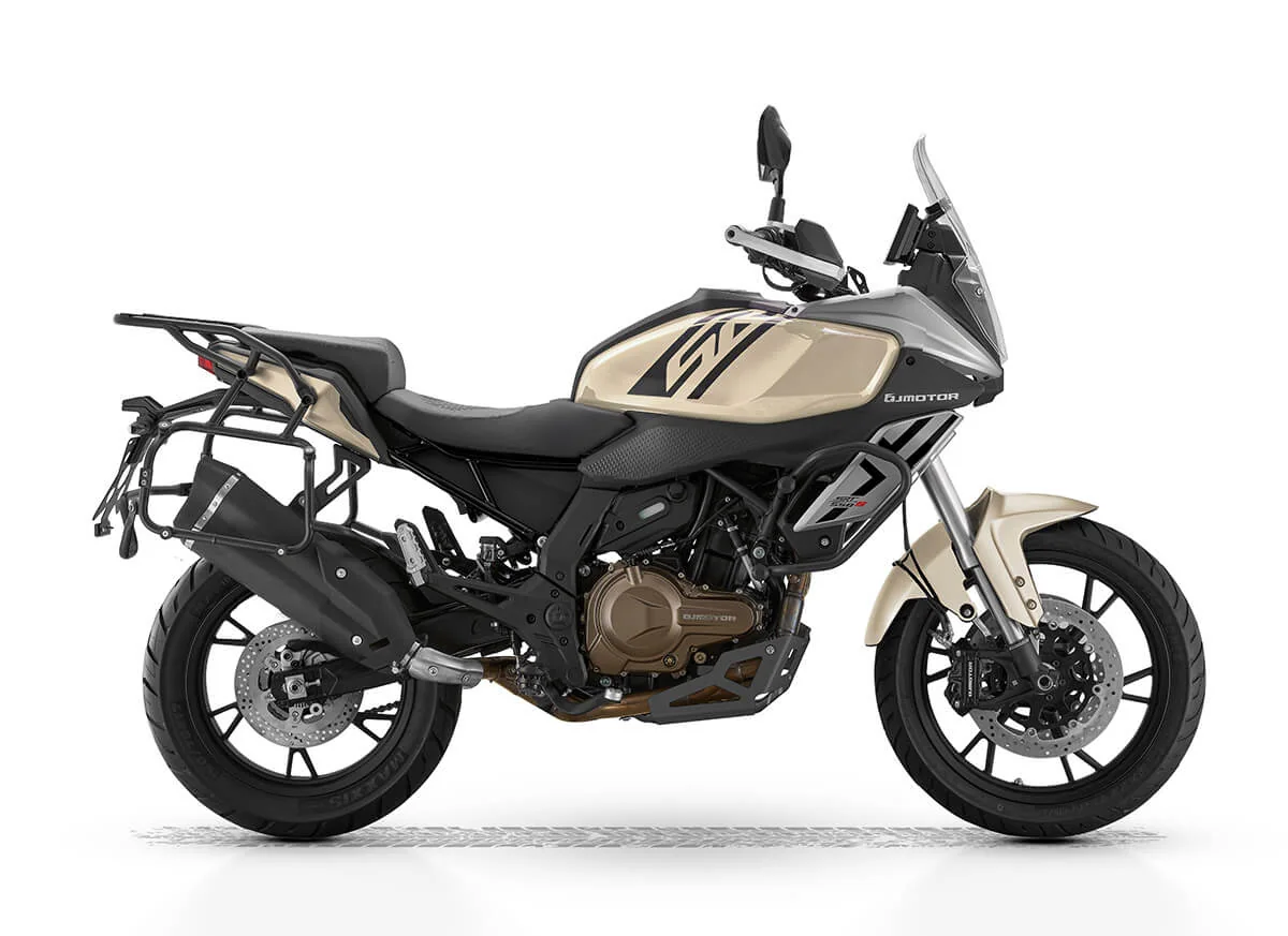 QJMotor SRT 600 S studio side profile in beige and black, showing the touring screen, crash bars, bash plate, pannier frames, rear rack and 19 inch front wheel