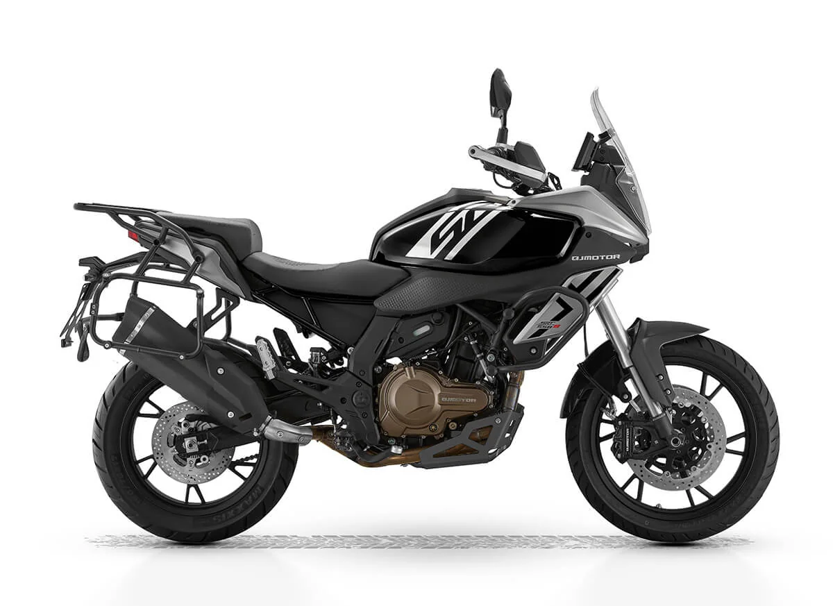 QJMotor SRT 600 S studio side profile in black and silver with bronze engine covers, pannier frames and cast wheels